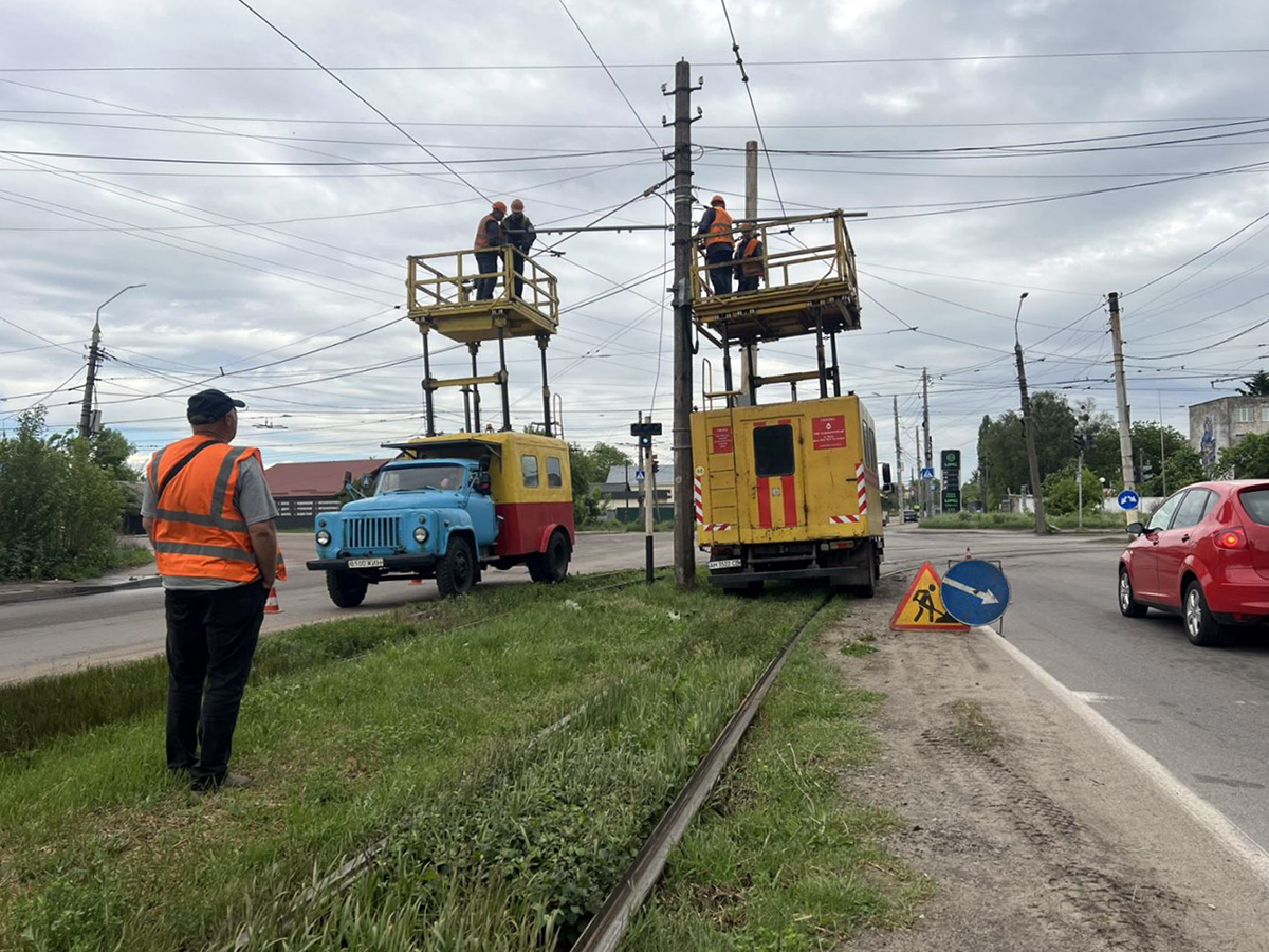 У Житомирі замінили деякі електроопори, які могли зачепити хорватські трамваї