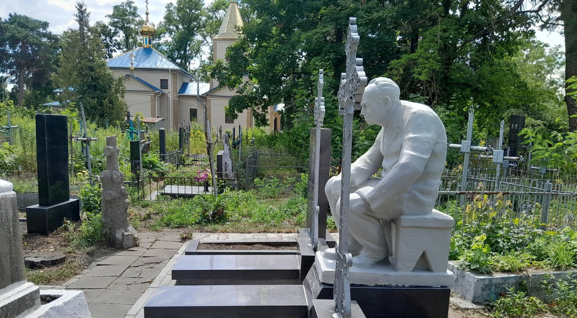 У Житомирі відновлюють пам’ятник Борису Тену на Смолянському кладовищі