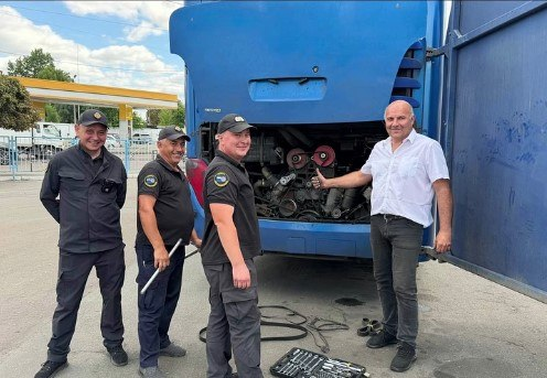 На автостанції у Житомирі інспектори Укртрансбезпеки виявили несправність двигуна в автобусі, який вирушав до Польщі