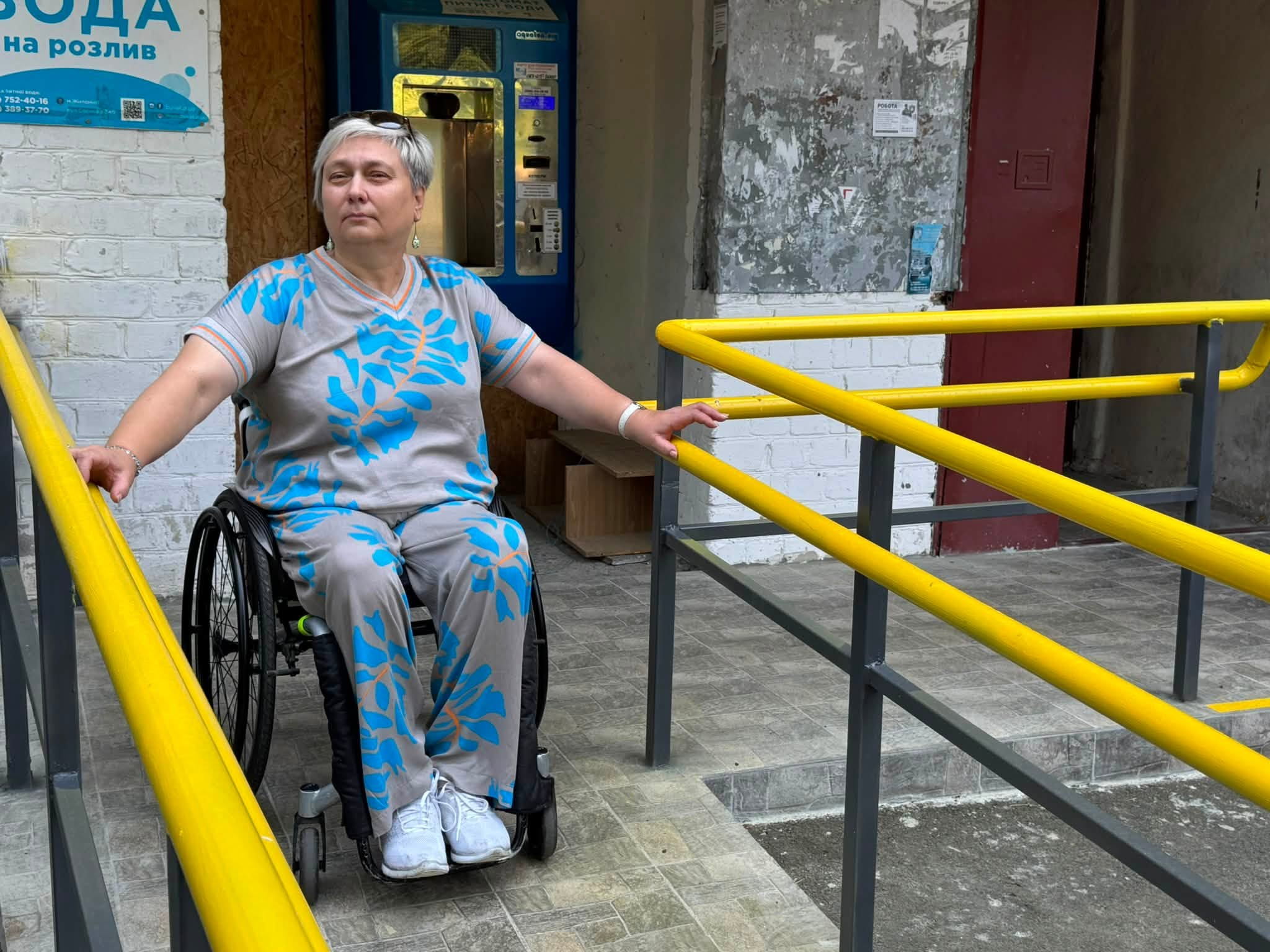 У Житомирі територію біля багатоповерхівки на вул. Вітрука зробили безбар’єрною